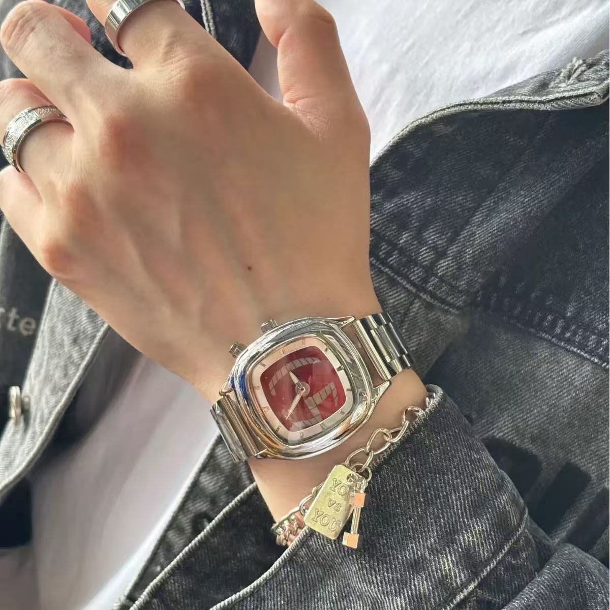 นาฬิกาข้อมือผู้ชายสไตล์เรโทรมิ - Vintage Digital Watch บทวิจารณ์และราคา