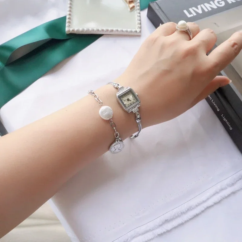 นาฬิกาข้อมือวินเทจสุดหรูอ่อนแล - Vintage Digital Watch บทวิจารณ์และราคา