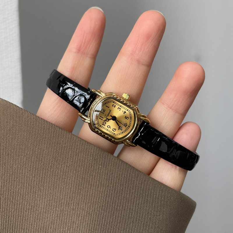 นาฬิกาควอทซ์ผู้หญิงทรงรีวินเทจ - Vintage Digital Watch บทวิจารณ์และราคา
