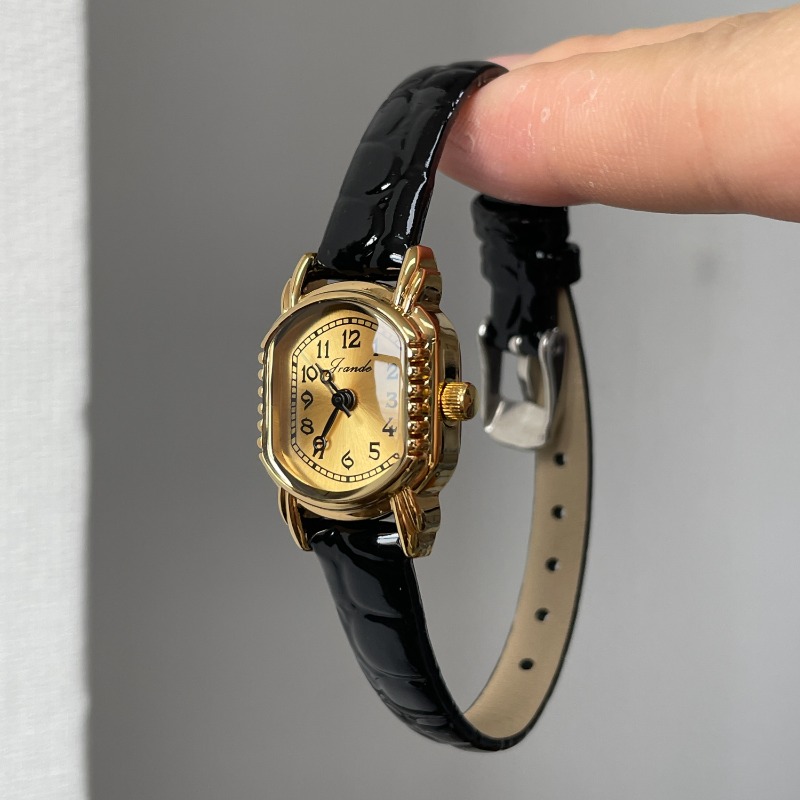 นาฬิกาควอทซ์ผู้หญิงทรงรีวินเทจ - Vintage Digital Watch บทวิจารณ์และราคา
