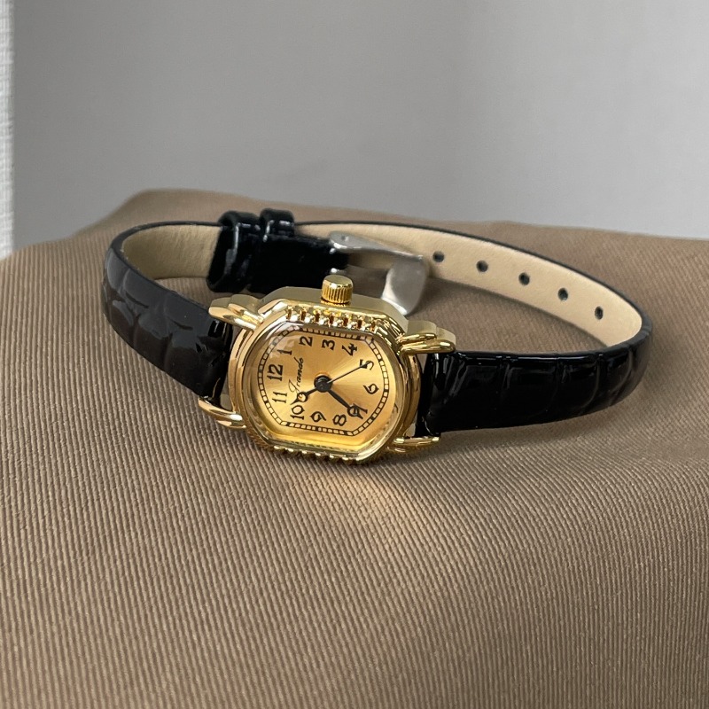 นาฬิกาควอทซ์ผู้หญิงทรงรีวินเทจ - Vintage Digital Watch บทวิจารณ์และราคา