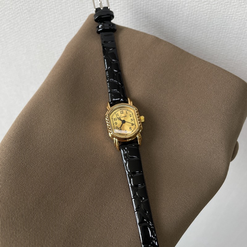 นาฬิกาควอทซ์ผู้หญิงทรงรีวินเทจ - Vintage Digital Watch บทวิจารณ์และราคา