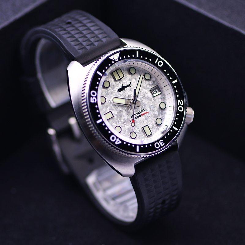 นาฬิกาลิมิเต็ดอิดิชั่นปี 2025  - Waterproof Diving Watch บทวิจารณ์และราคา